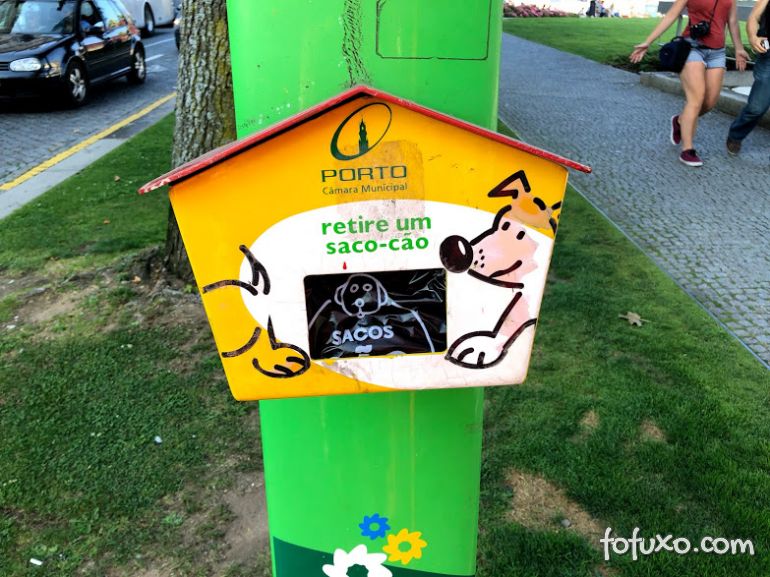 Porto (Portugal) distribui sacos para donos recolherem necessidades de cachorros