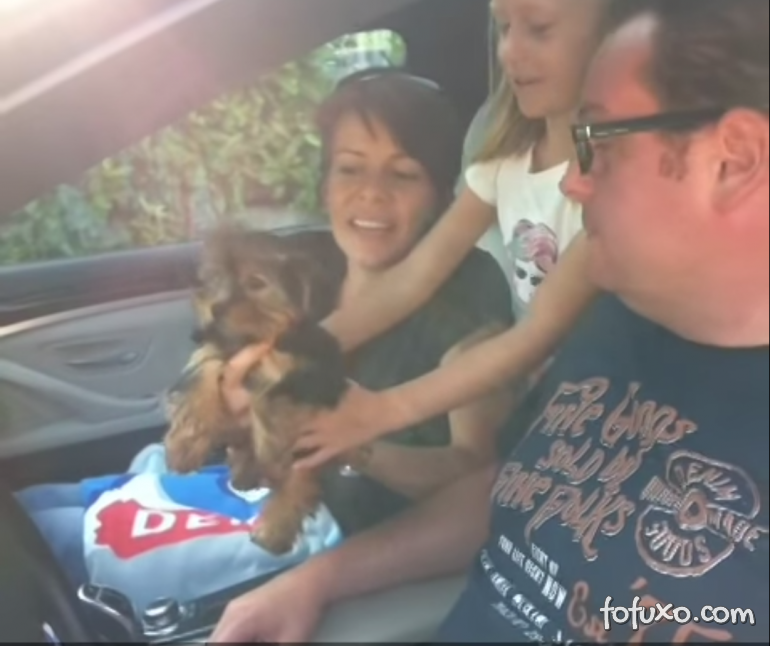 Vídeo: Idoso fica emocionado ao receber filhote de presente