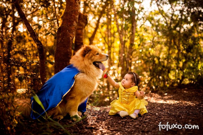 Fotógrafa faz ensaio temático de A Bela e a Fera com bebê e cachorro