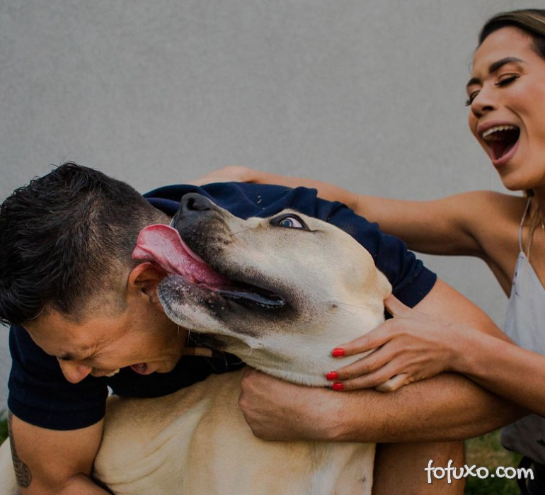 Casal viraliza com cachorro em ensaio pré-casamento - Foto 2